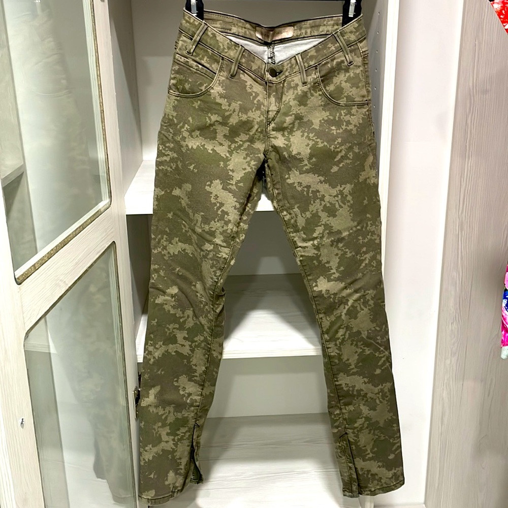 GUESS camo jeans
